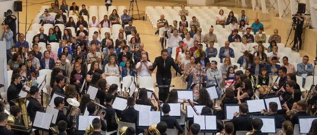 Actuación de la banda de Música juvenil de Meaño. // FdV