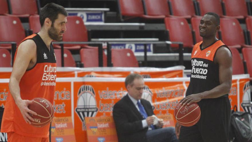 San Emeterio, junto a Sato en un entrenamiento.