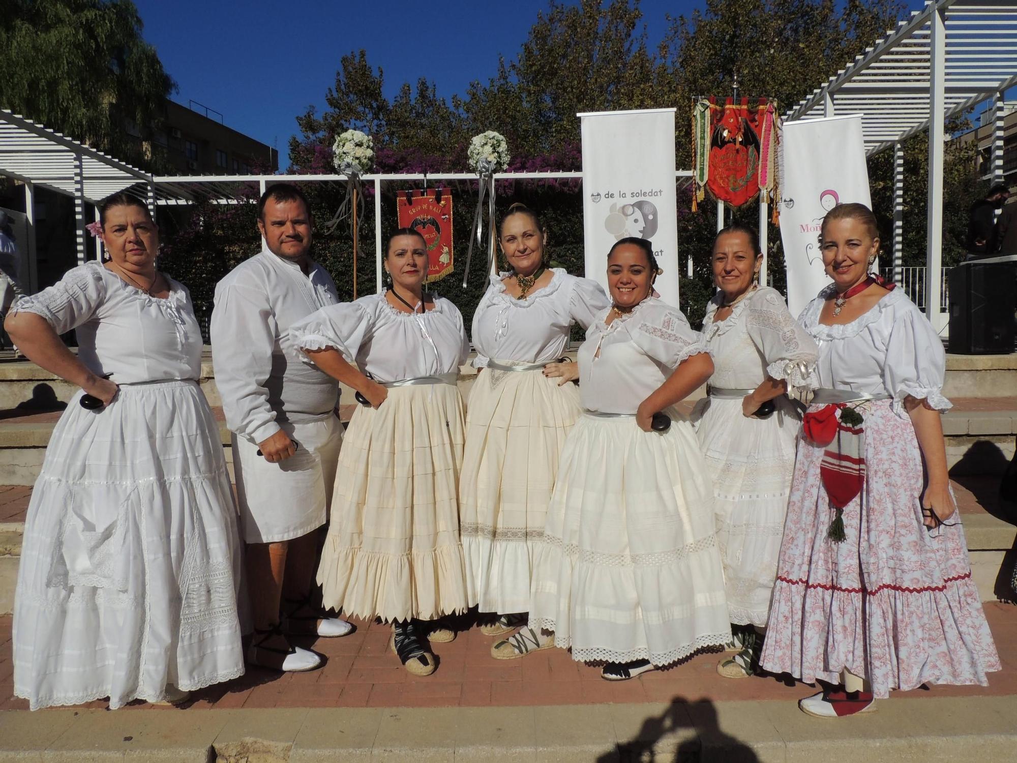 Así fue la espectacular "dansà" en ropa interior de la falla Mont de Pietat