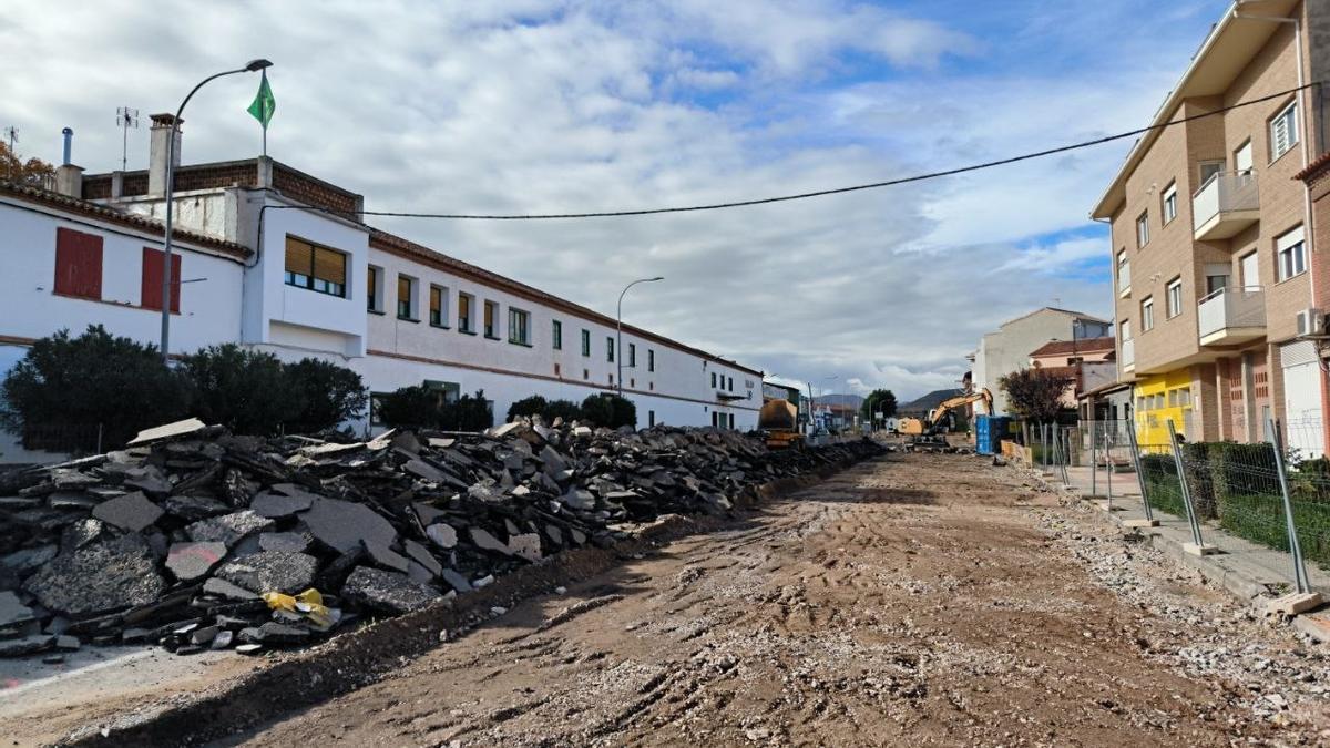 La Almunia comienza la renovación de un tramo de la avenida de Madrid.