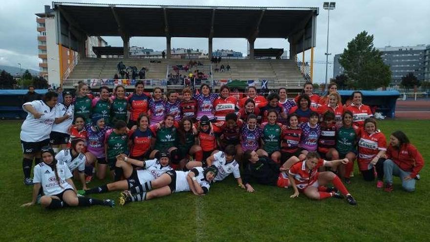 Las jugadoras del a Liga Promoción posan para las cámaras.