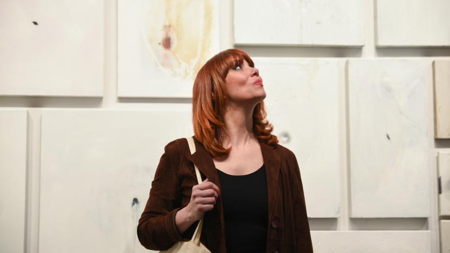La pintora Paula Bonet, durante la presentación de la exposición ‘LA ANGUILA. Esto es un cuadro, no una opinión’, en el Centre Cultural La Nau de la Universitat de València, Comunidad Valenciana (España), a 30 de marzo de 2021