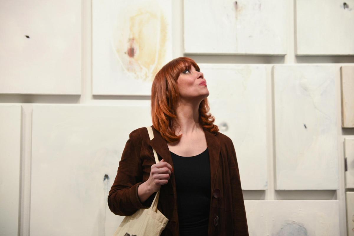 La pintora Paula Bonet, durante la presentación de la exposición ‘LA ANGUILA. Esto es un cuadro, no una opinión’, en el Centre Cultural La Nau de la Universitat de València, Comunidad Valenciana (España), a 30 de marzo de 2021