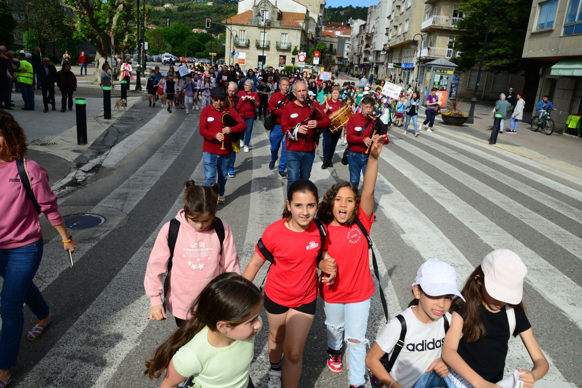1.200 alumnos e alumnas de 17 centros escolares de Cangas, Moaña e Bueu celebraron a 25ª edición do Correlingua