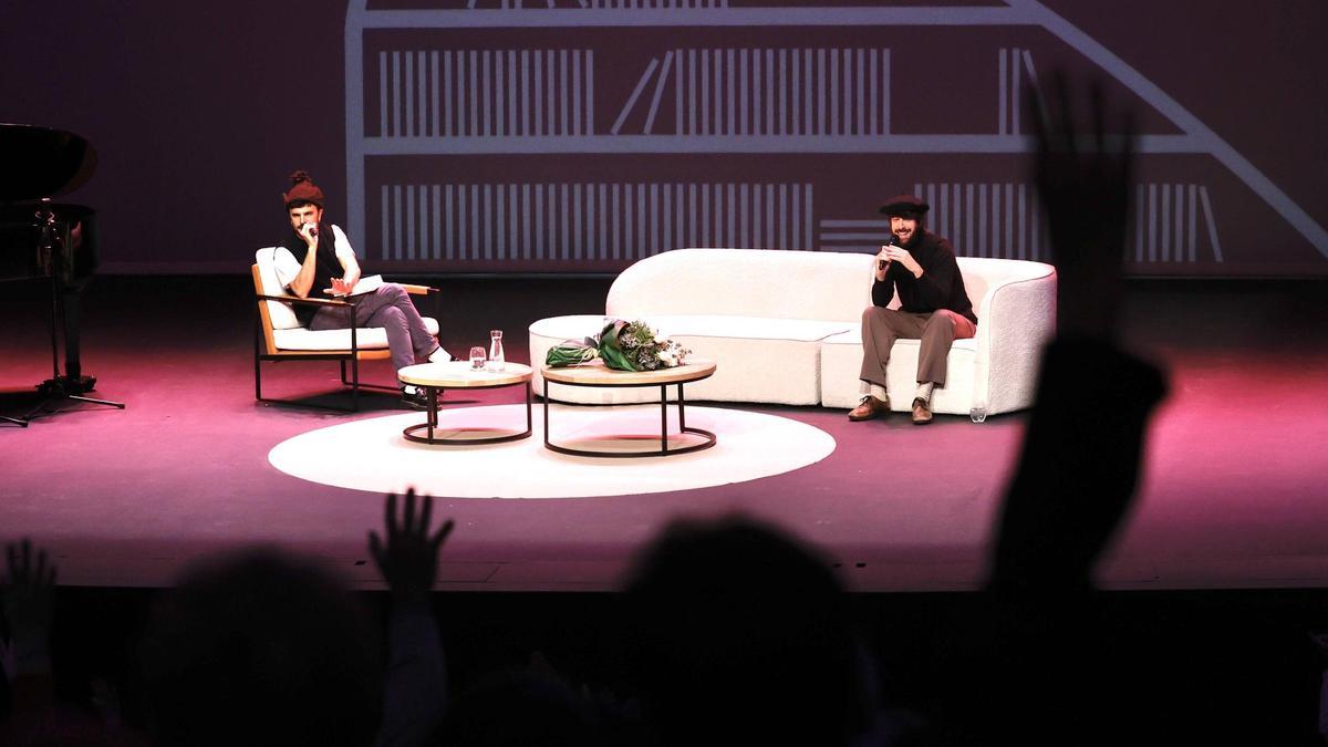 EN IMÁGENES: El diálogo entre David Uclés y Rodrigo Cuevas