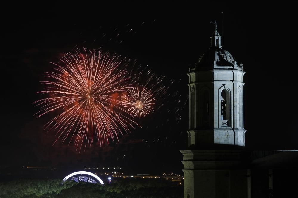 El castell de focs tanca 10 dies de Fires a Girona