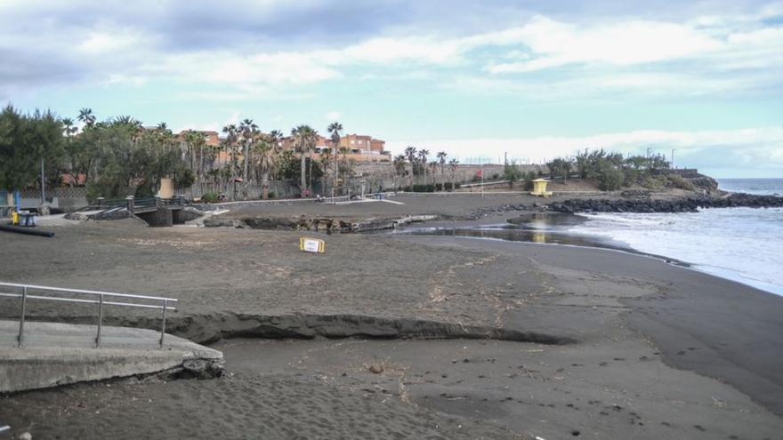 Imagen de otras riadas que azotaron la playa de Hoya del Pozo. | JOSÉ CARLOS GUERRA
