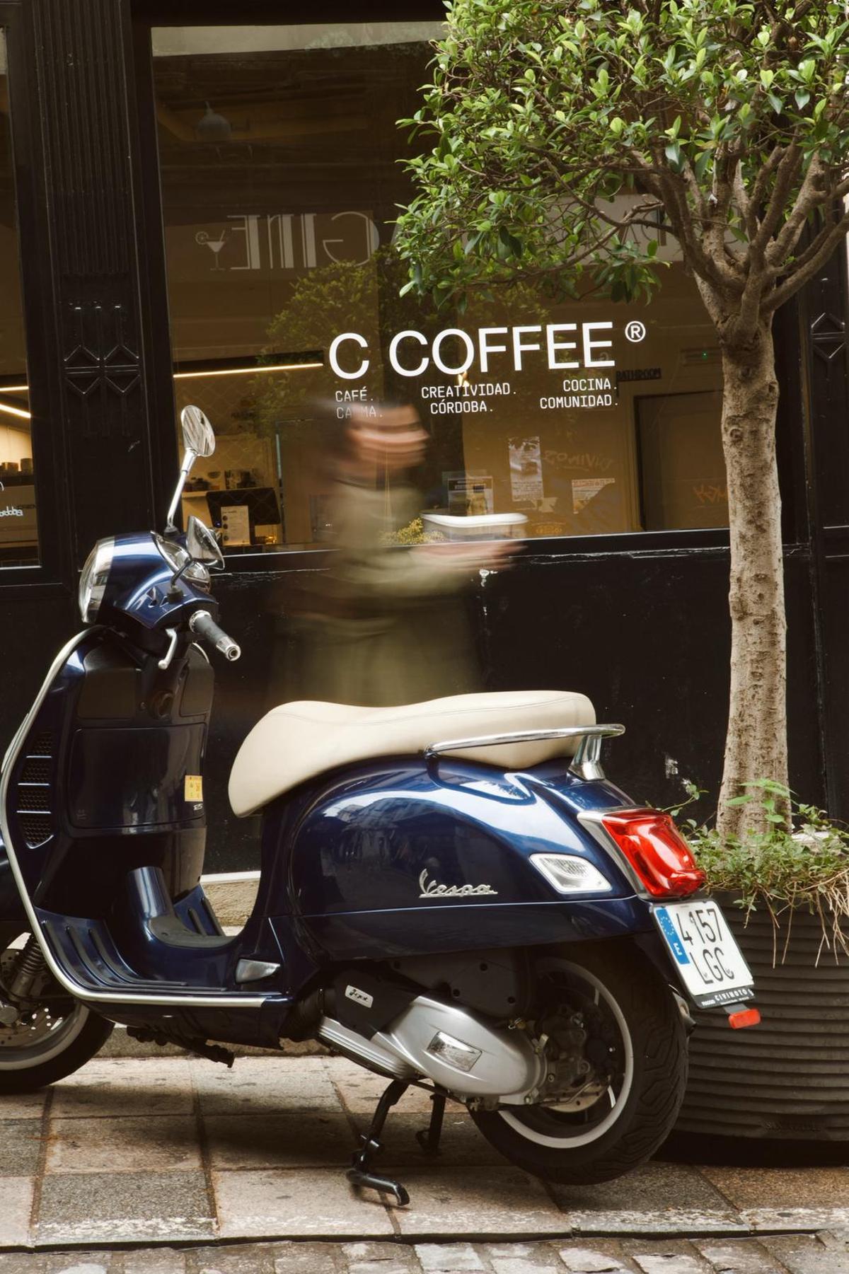 Entrada de la cafetería C Coffee.