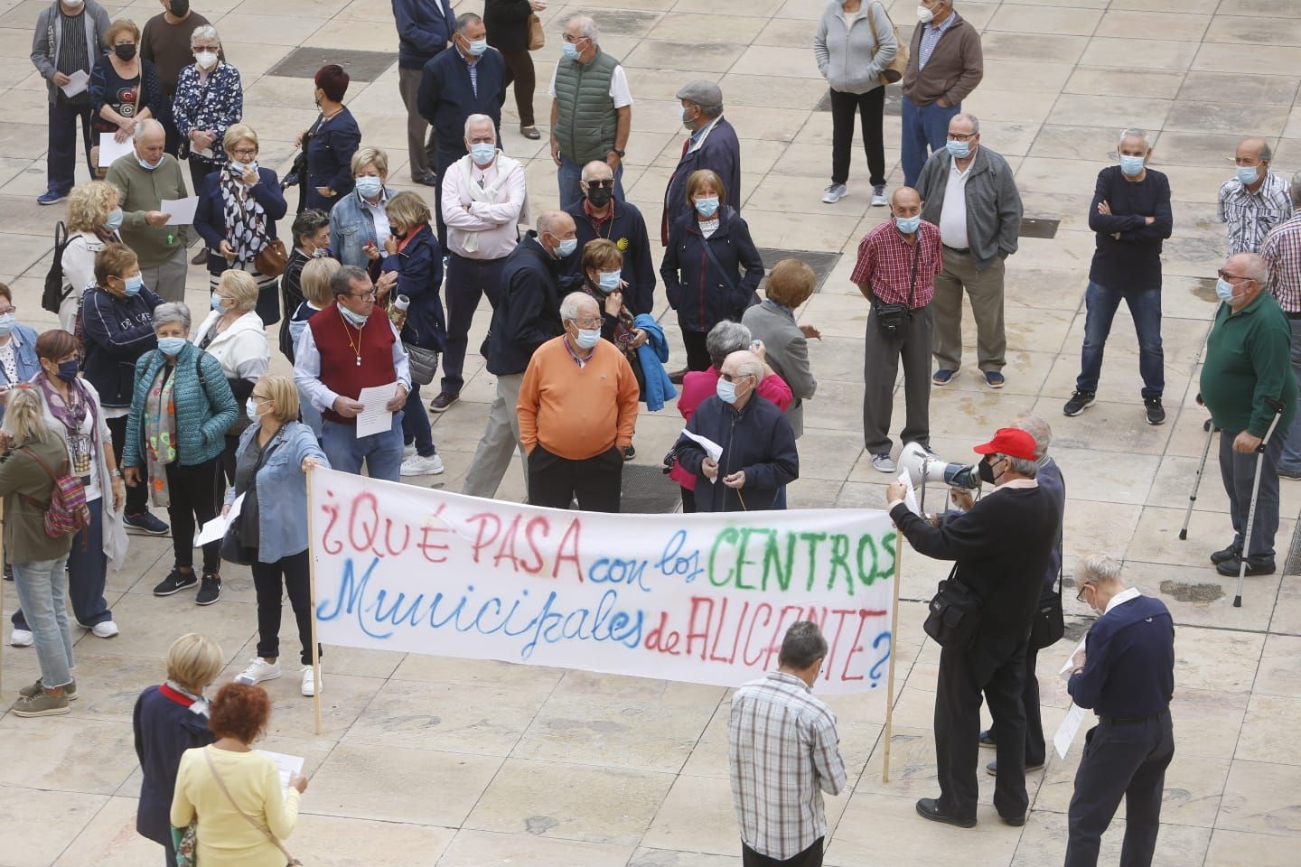 Protesta de los centros de mayores frente al Ayuntamiento