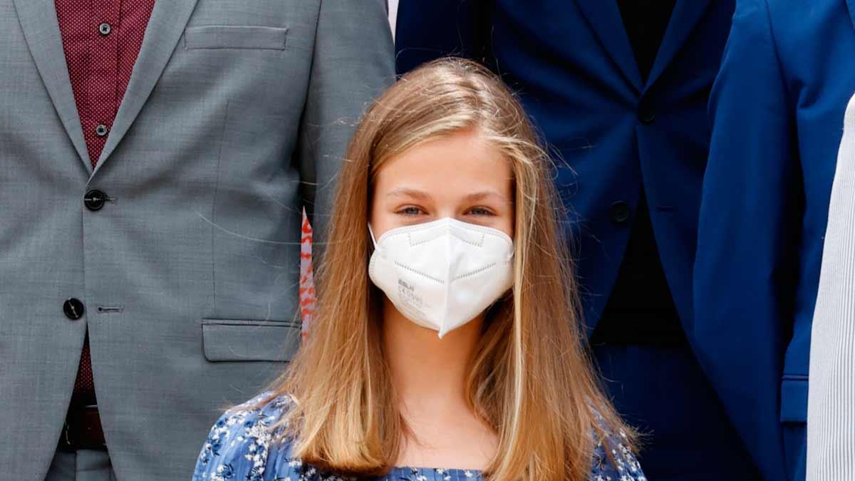 El vestido azul con estampado y mangas abullonadas de la princesa Leonor en un acto en el marco de los Premios Fundación Princesa de Girona