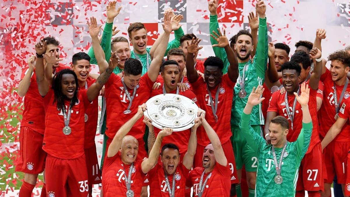 Los jugadores del Bayern celebran el título de la Bundesliga.