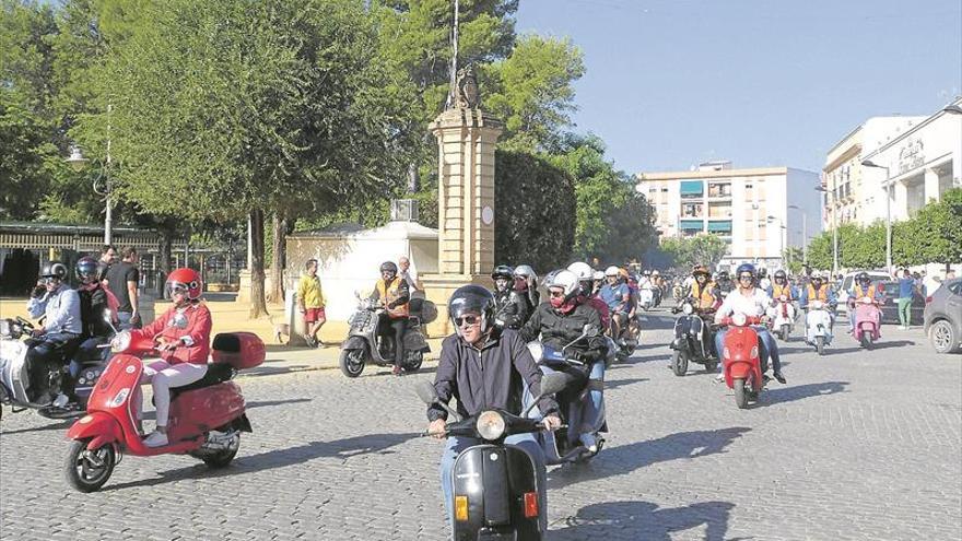 280 ‘Vesperos’ en el V encuentro organizado por el vespa club de palma del río