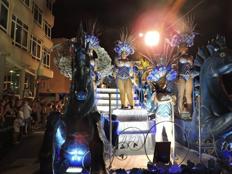 La bahía de Águilas se transforma en un gran teatro en su Carnaval de verano