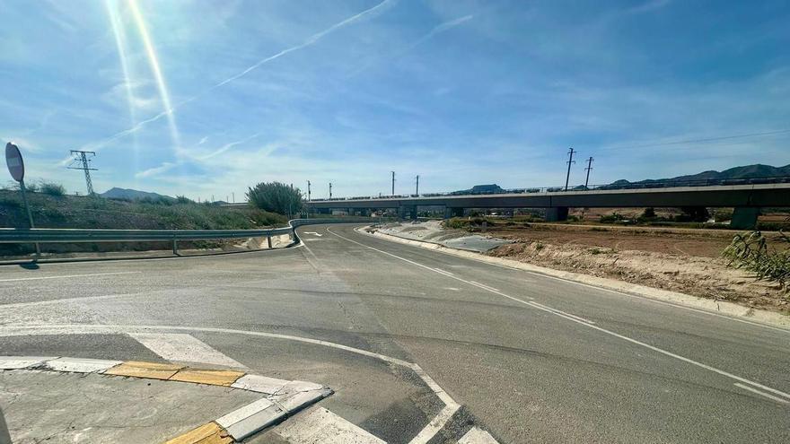 Las pedanías de La Hoya y Tercia, en Lorca, reducen el aislamiento provocado por el AVE