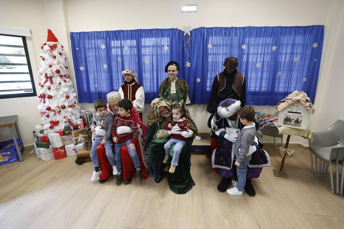 12:30 · Centro Social de Colloto — Recepción de Reyes