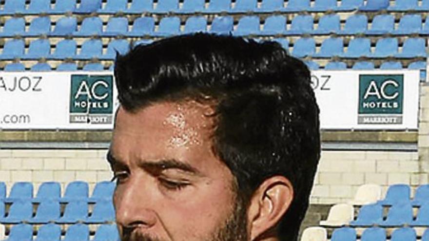 El goleador Kike Carreño se desvincula del Badajoz