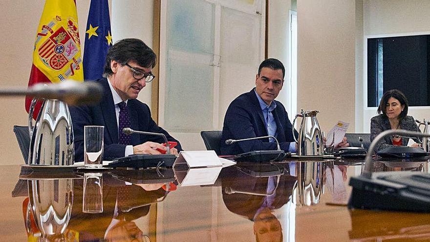 Pedro Sánchez i Salvador Illa durant la reunió de dissabte amb el comitè científic de la Covid-19 a Madrid