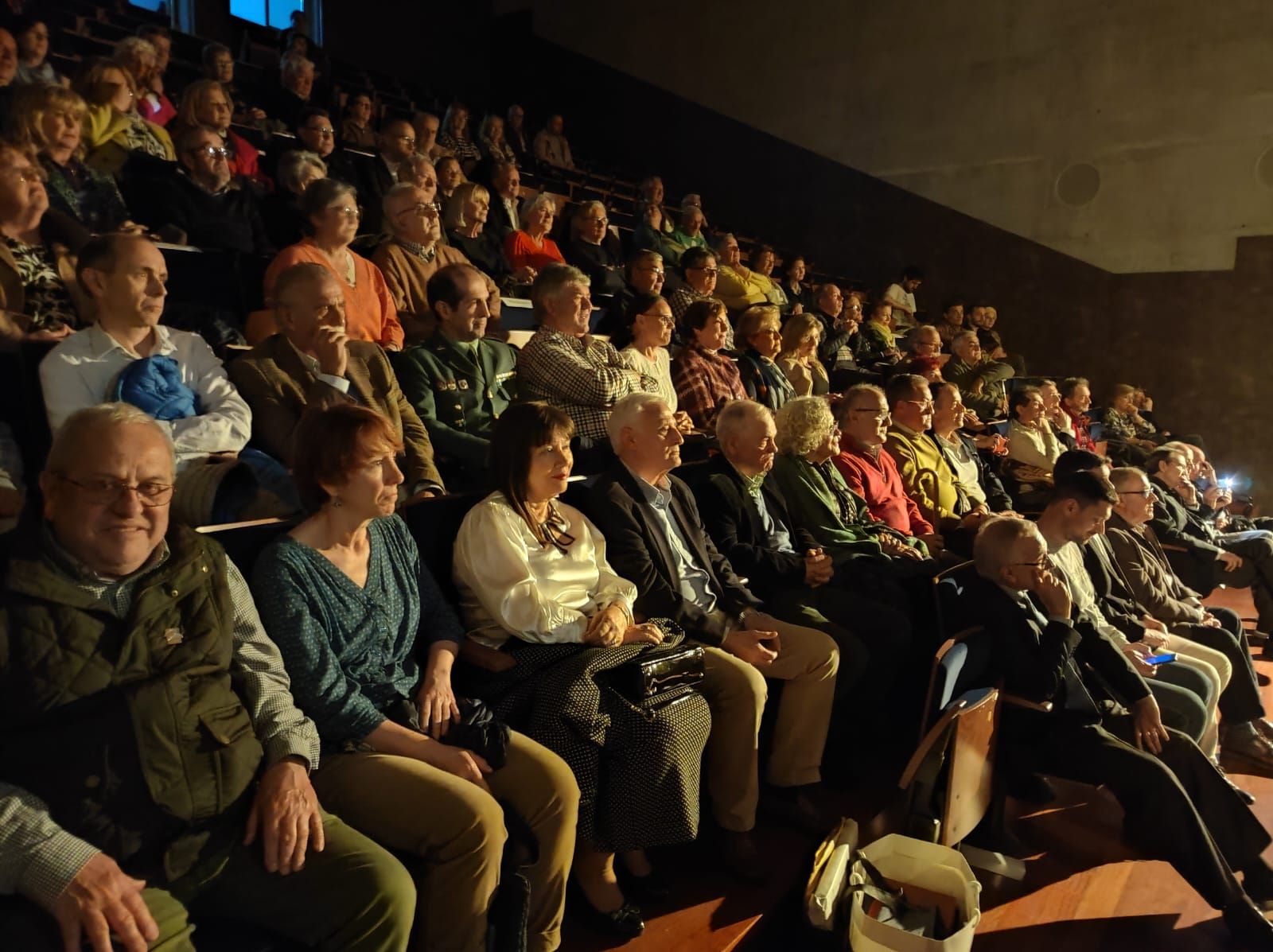 La gala "ConCiencia" llenó el Conservatorio de Luarca