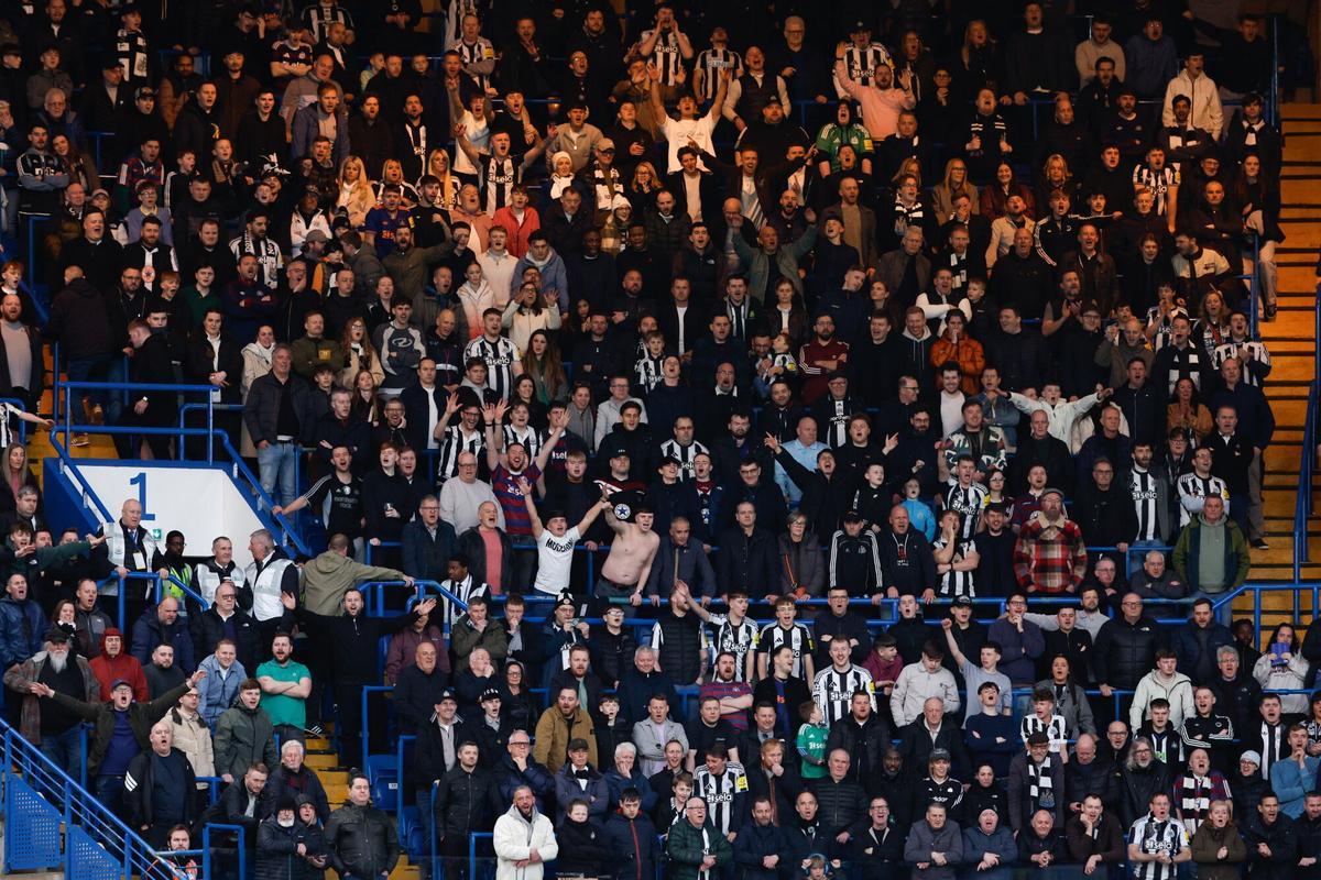 Fans del Newcastle en un partido reciente en Londres