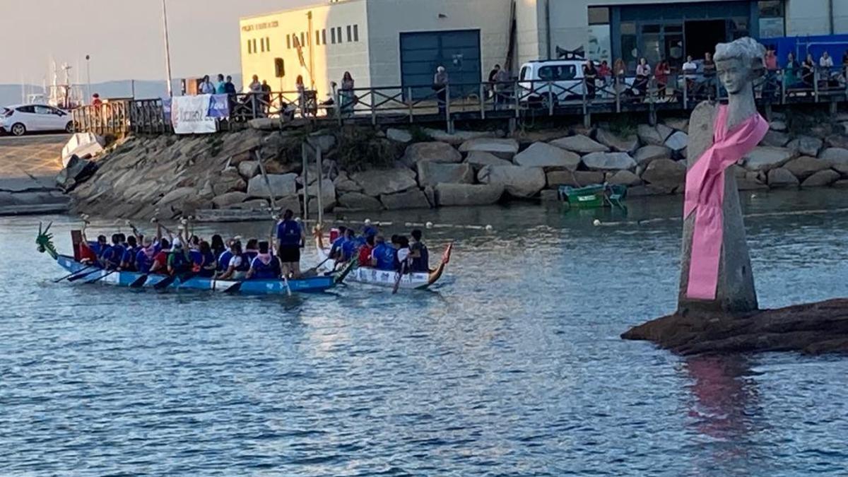 Una competición de Barco Dragón en la ría de Arousa.