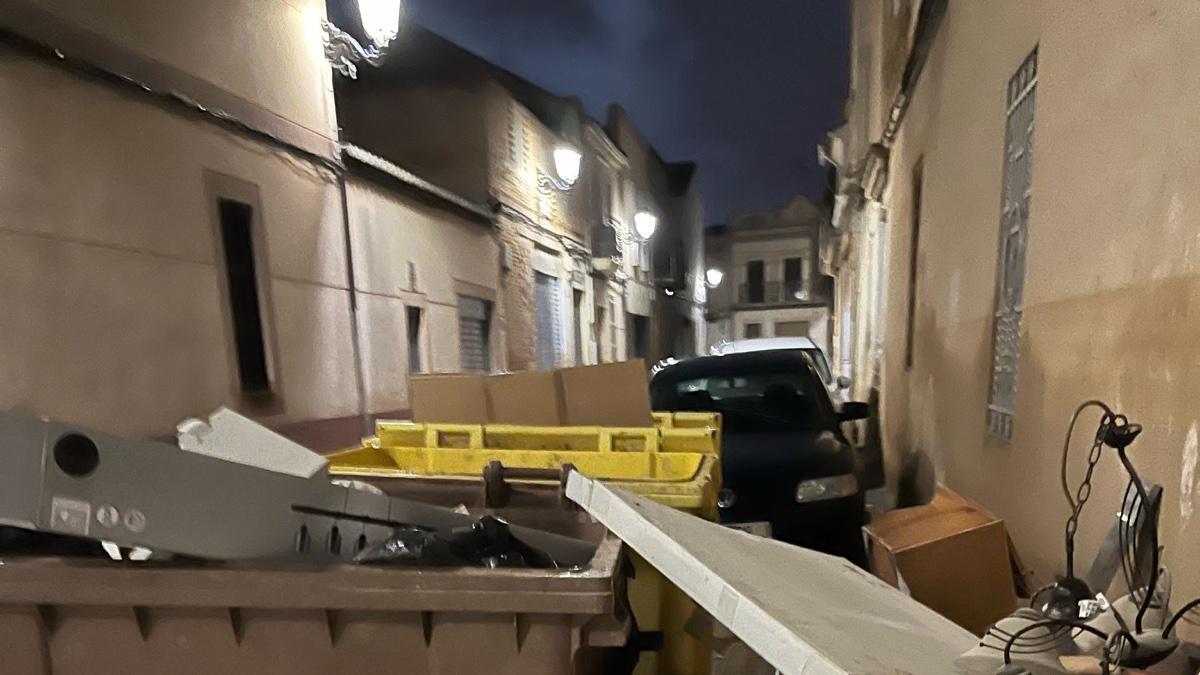Basura en los contenedores de Paiporta.