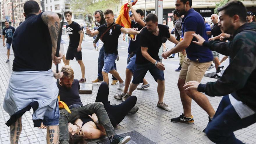 El Valencia CF trabaja en la expulsión del ultra detenido por las agresiones