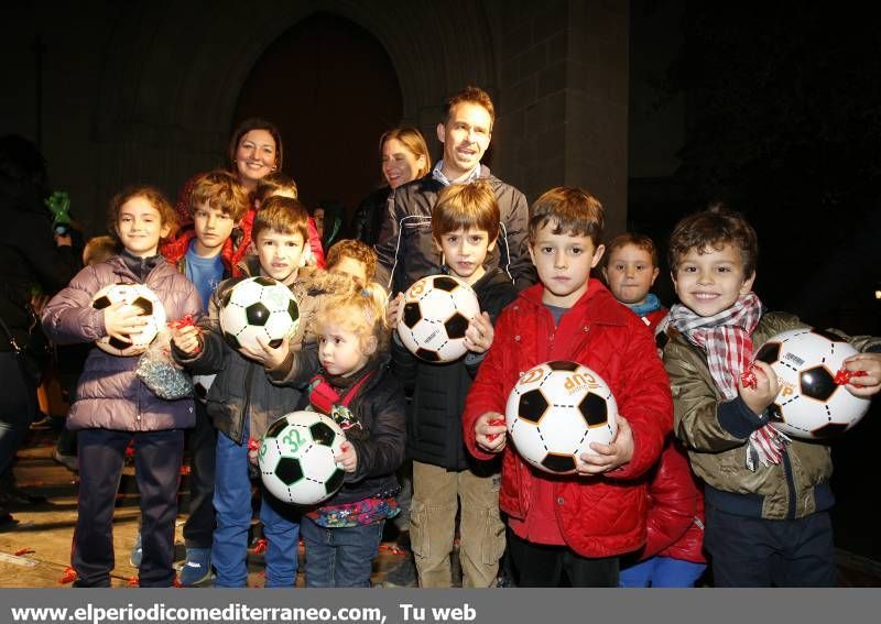 GALERIA DE IMÁGENES - Miles de niños disfrutan de la gran fiesta del Cartero Real