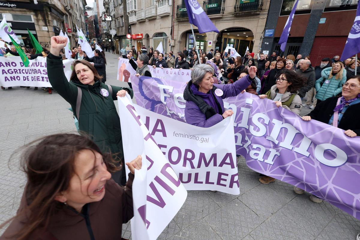 El 8 de marzo, Día Internacional de la Mujer, se celebró en Pontevedra con la participación de miles de personas y dos manifestaciones.
