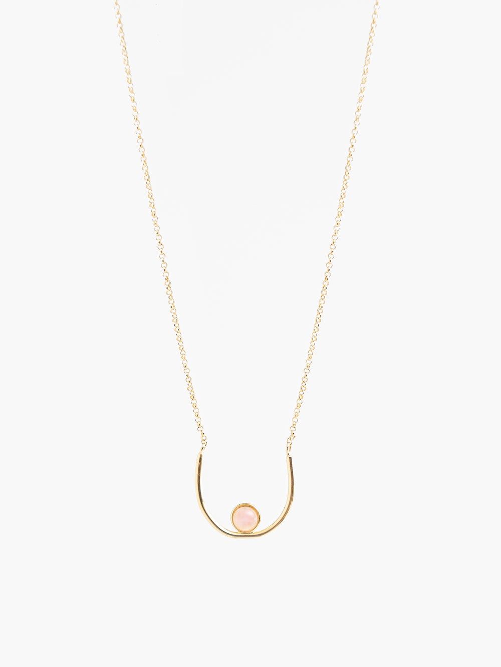 Colgante de cuarzo rosa 'mama' de Yerse by Fauna y Flora (Precio: 34,00 euros)