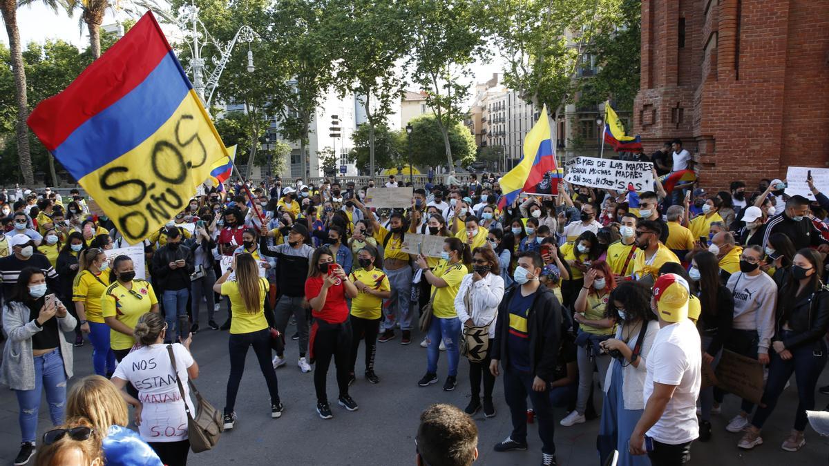 Colombianos se manifiestan en Barcelona.