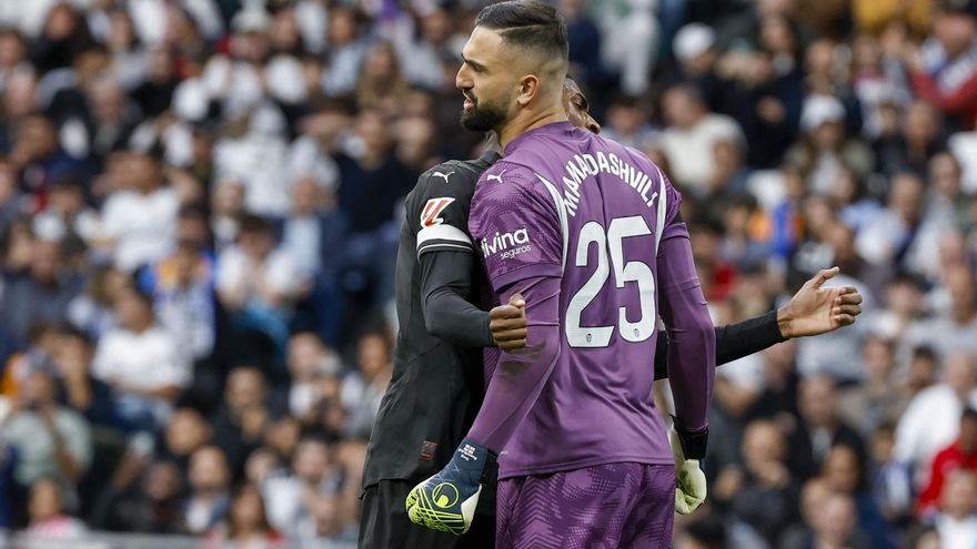Dos ‘gigantes’ bajo palos que pueden decidir el partido