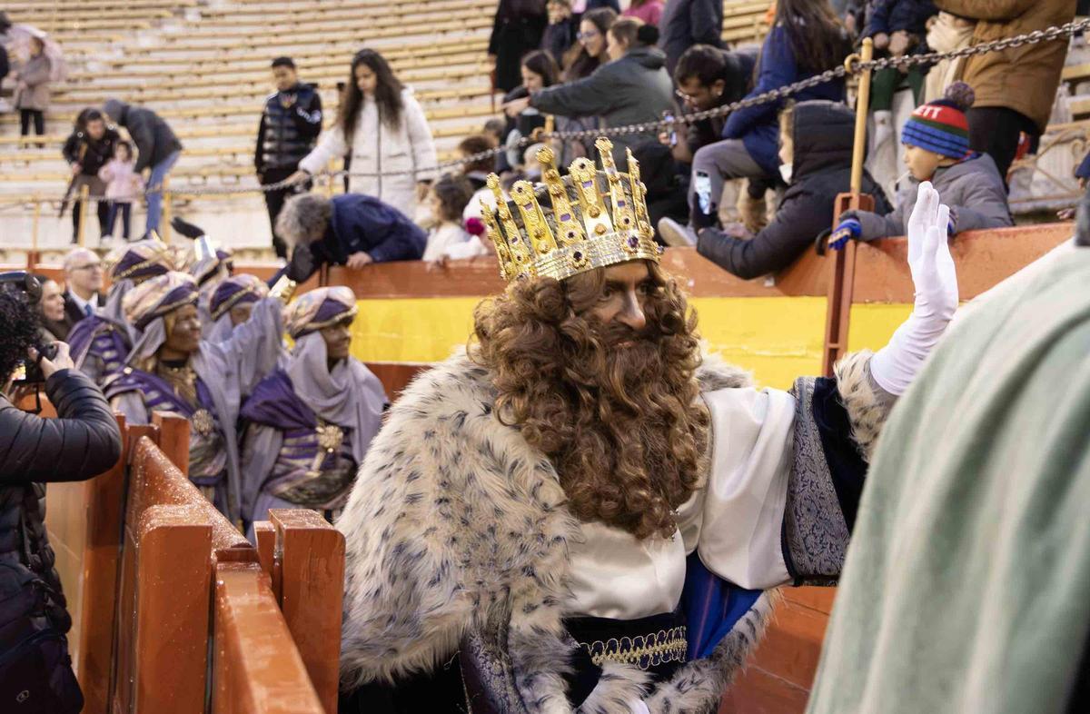 Las mejores imágenes de la Cabalgata de los Reyes Magos en Alicante
