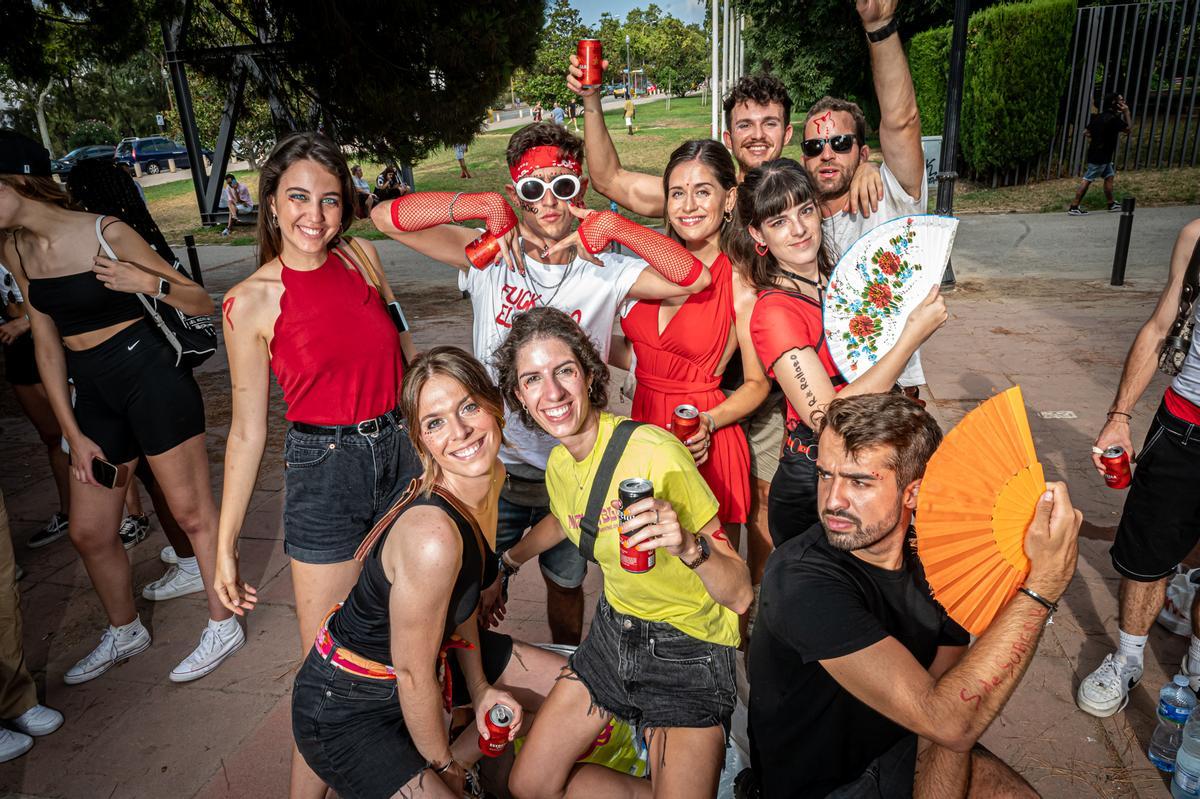 Ambiente en la cola antes del concierto de Rosalía