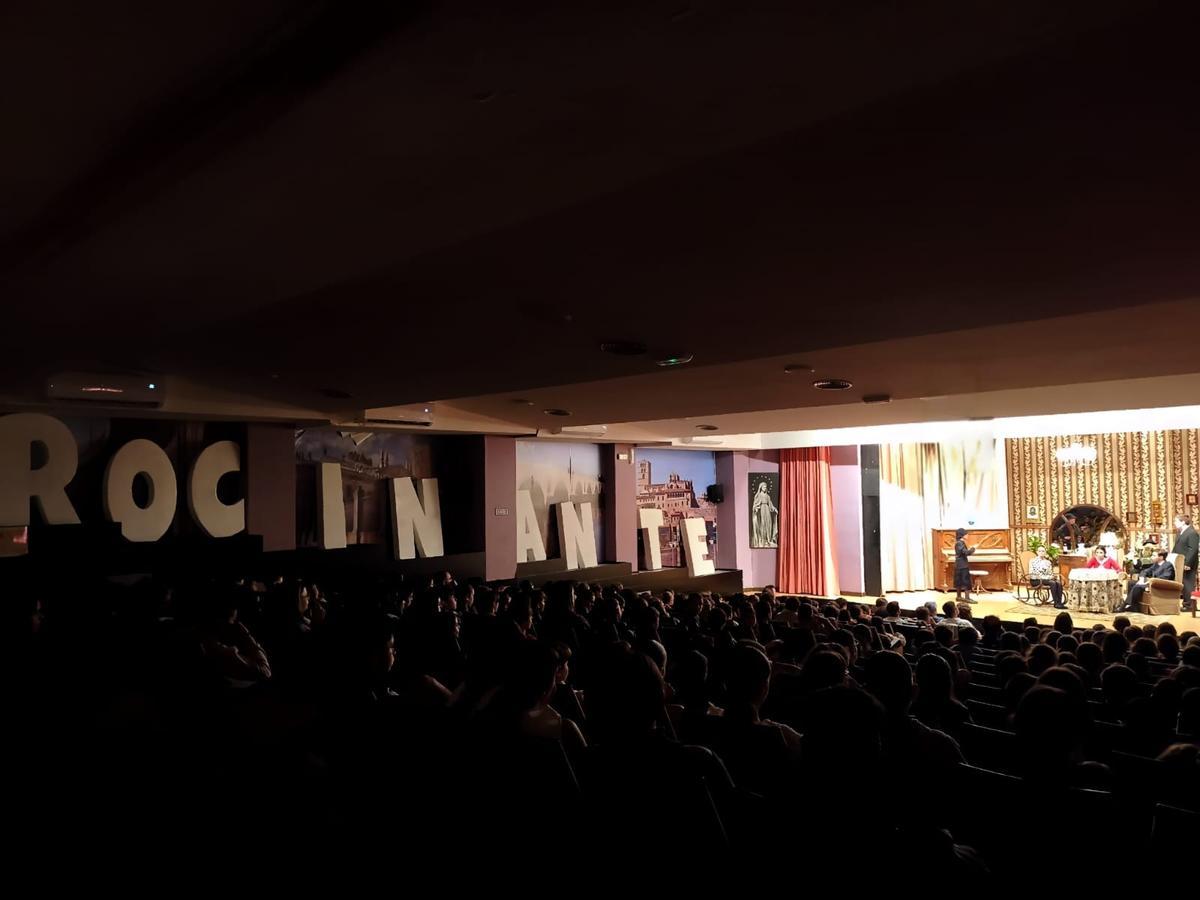 El grupo del colegio Medalla Milagrosa, durante su actuación.