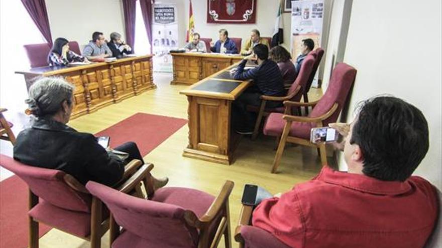 Un juez de Cáceres autoriza ya a los vecinos a grabar los plenos en Valdefuentes