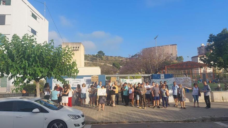 Vecinos de La Albufereta inician protestas silenciosas contra la ubicación de la hoguera