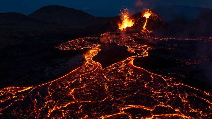 Un volcán entra en erupción en Islandia