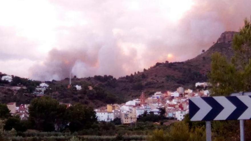 Gátova está &quot;en calma tensa&quot;  tras una &quot;noche en vela&quot;