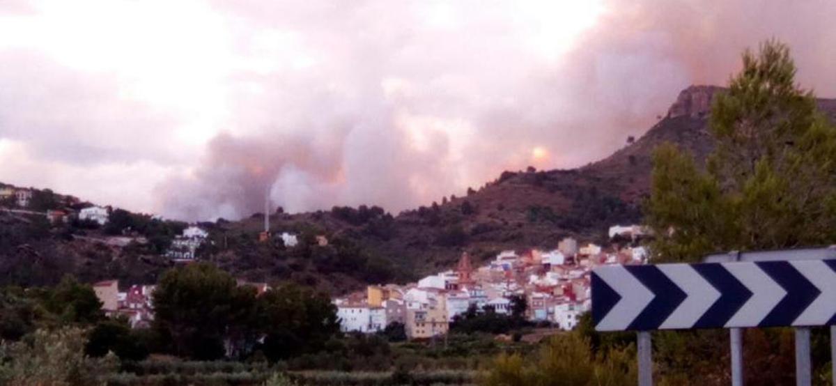 Gátova está "en calma tensa"  tras una "noche en vela"