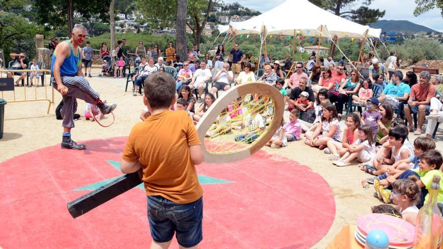 Espectacles de circ de tota mena omplen Calonge en la segona edició del CIRCavila