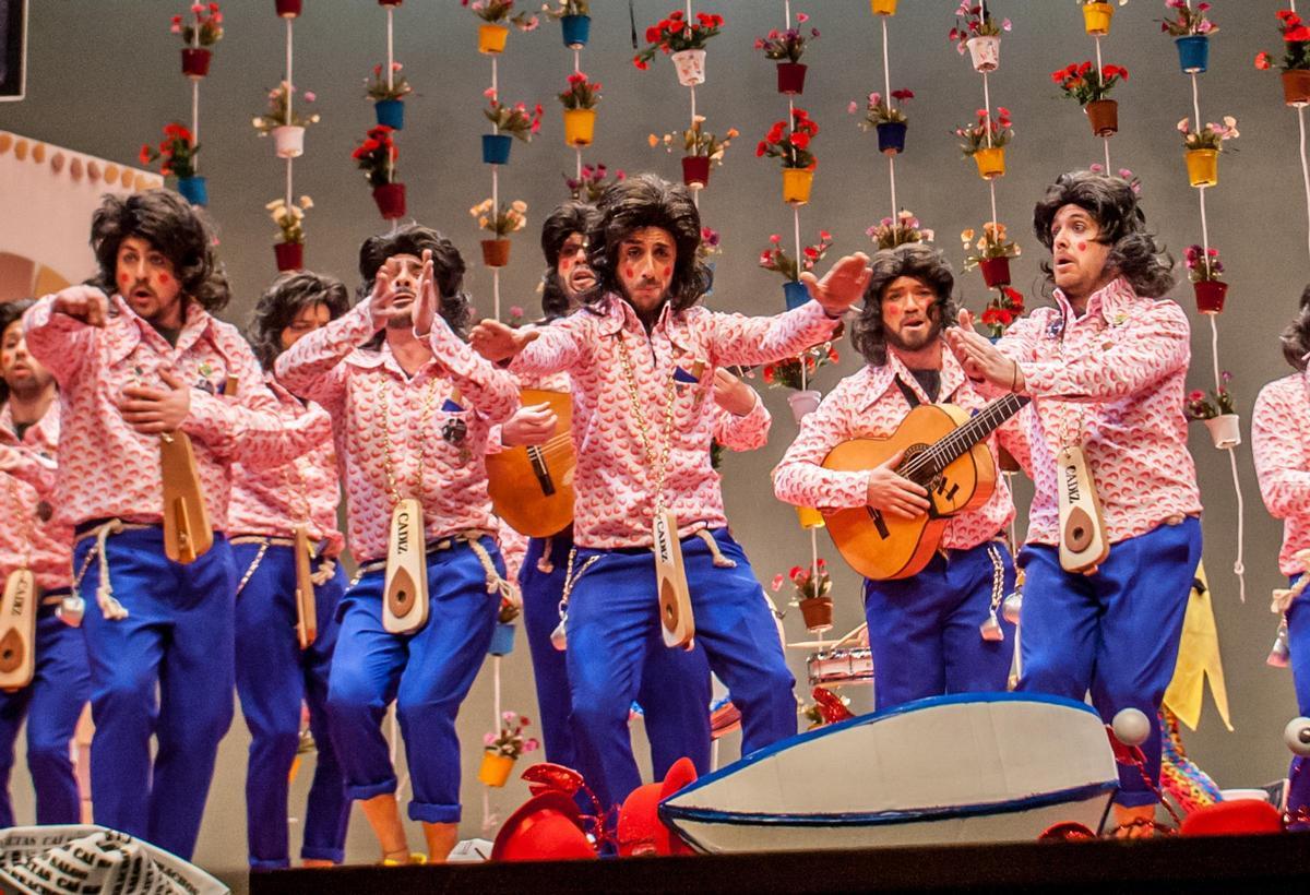 EN IMÁGENES | La murga Yo no salgo, 20 años en el Carnaval de Badajoz