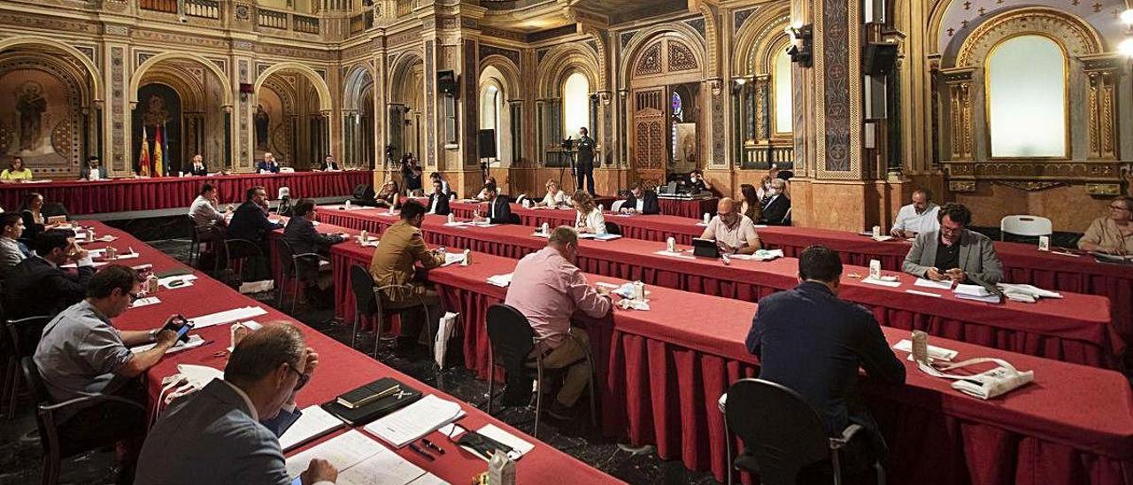 Pleno de la Diputación de Valencia celebrado el pasado junio tras la pandemia de la covid-19.