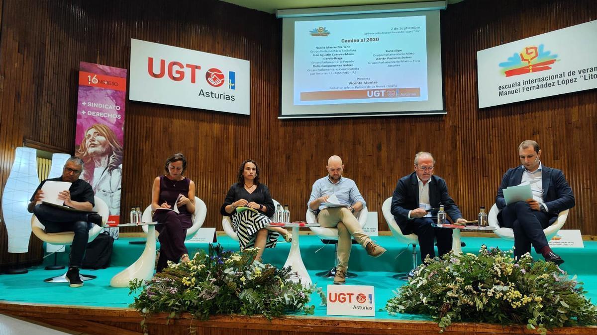 Xune Elipe, Delia Campomanes, Noelia Macías, Vicente Montes (jefe de Política de LA NUEVA ESPAÑA), Agustín Cuervas-Mons y Adrián Pumares.
