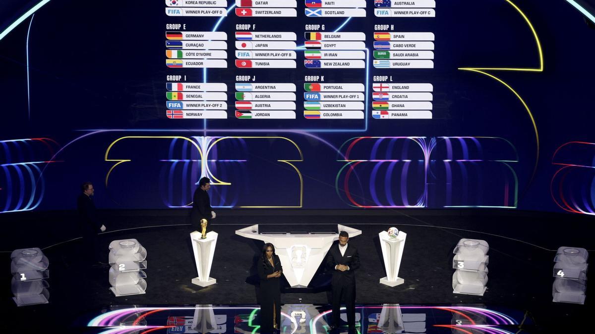 Un moment del sorteig del Mundial