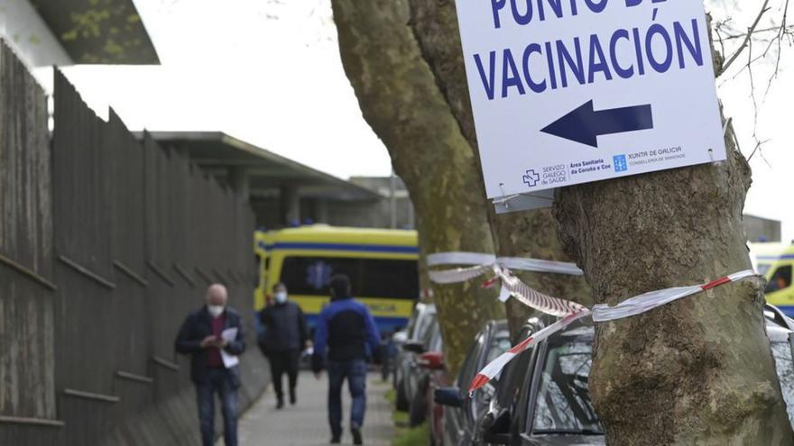 Punto de vacunación en Oza, A Coruña. |   // M. DYLAN / EUROPA PRESS