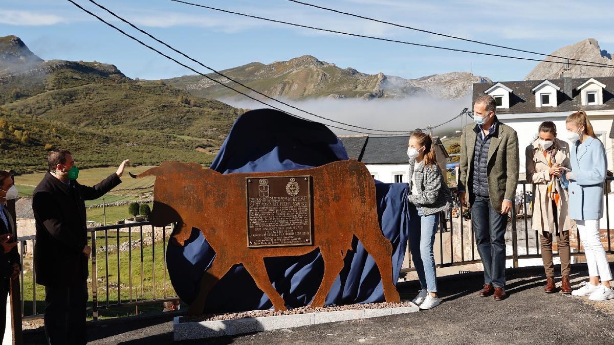 Pueblo Ejemplar 2021: La Familia Real visita Santa María del Puerto, en Somiedo