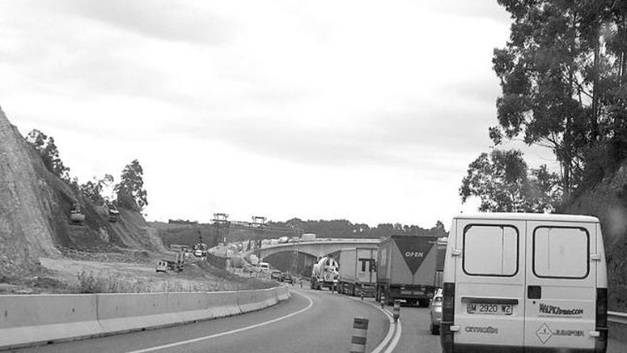 Retenciones en la carretera de Galicia por las obras en el viaducto de San Pedro