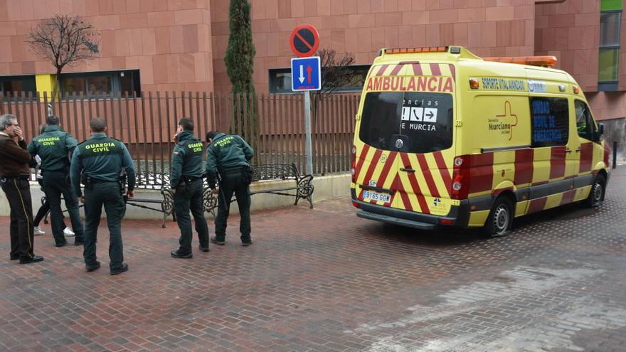 Detenido por rajar las ruedas de una ambulancia en Cieza