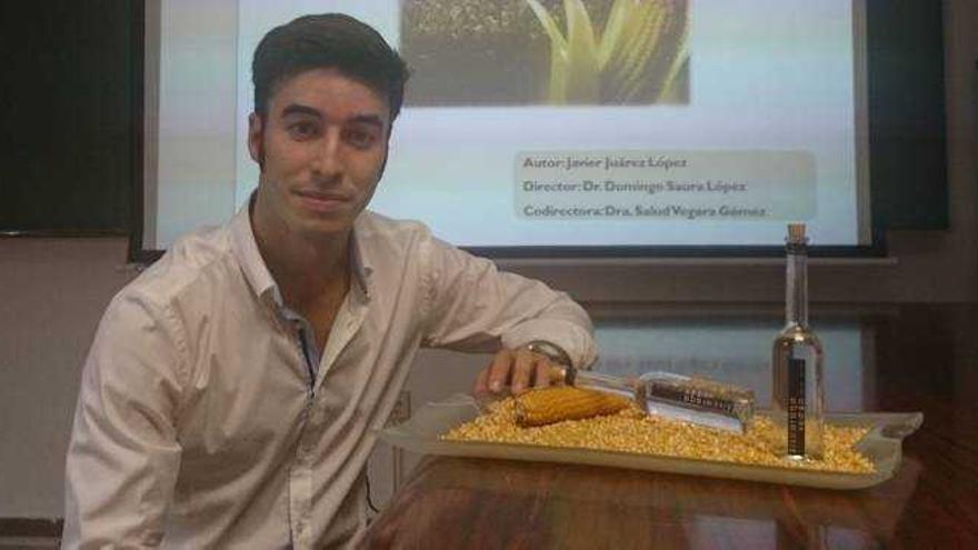Un estudiante de la Politécnica fabrica vodka con maíz de la Vega