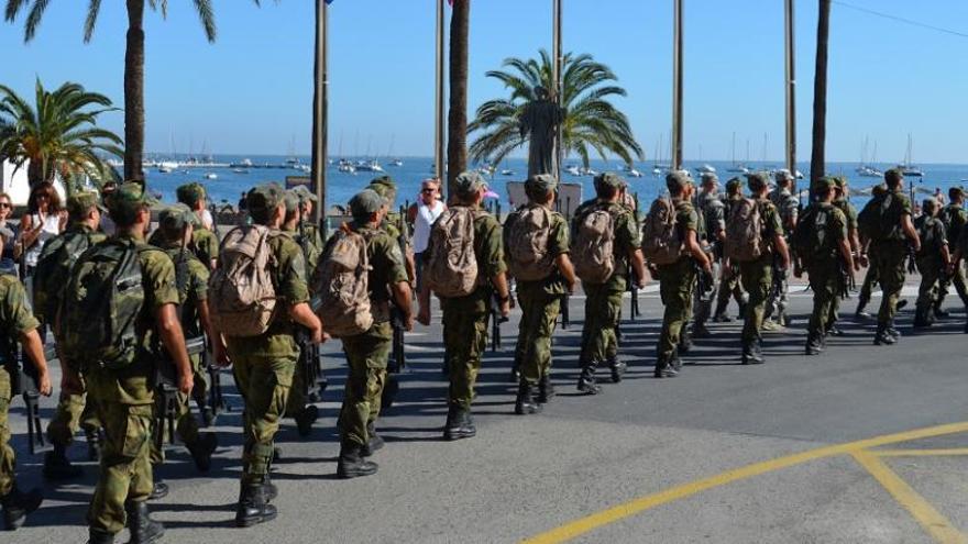 Los alumnos de la AGA marchan por La Ribera